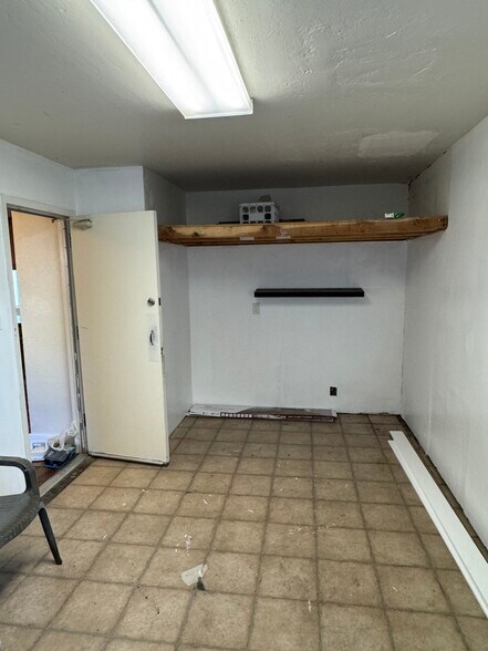 Building Photo - 10920 Apricot St