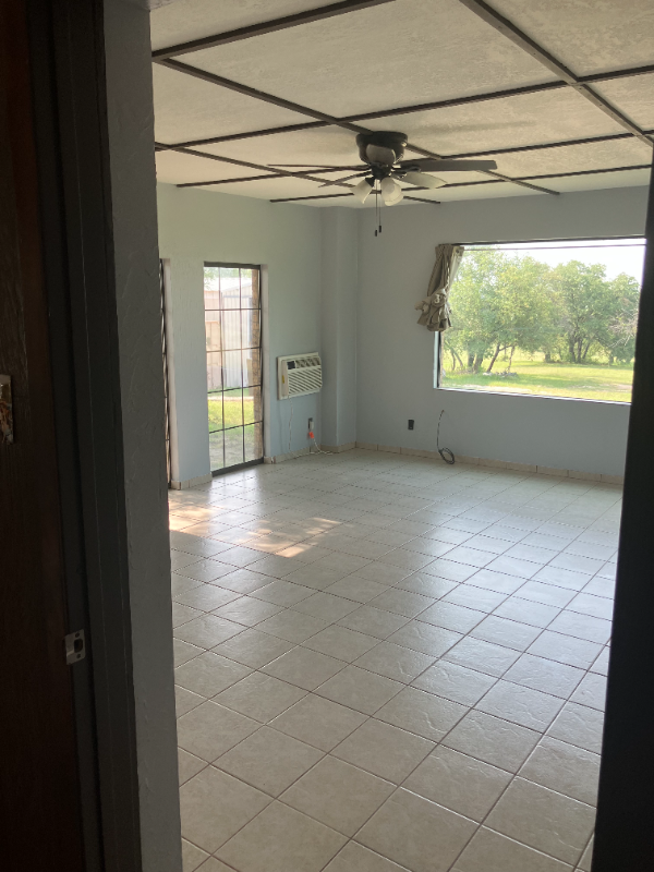 Building Photo - 425 Private Rd 816
