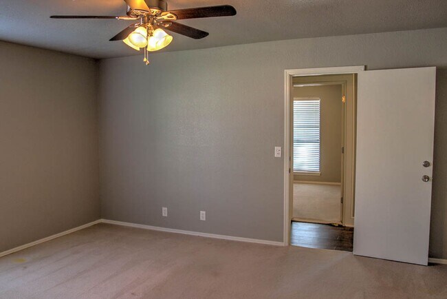 Building Photo - 3 Bedroom 2 Bath in Union Schools.  81st a...