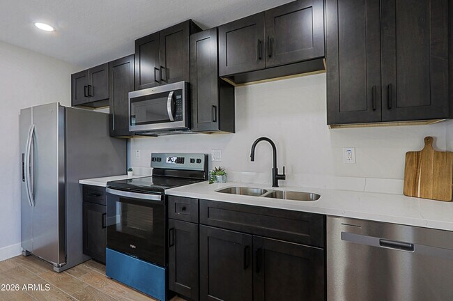 Building Photo - 454 S Pioneer