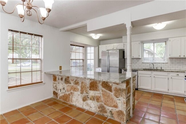 Building Photo - 4200 Everest Ln