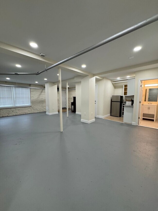 Building Photo - Single Family in Allston Near BU - Available 9/1/2026