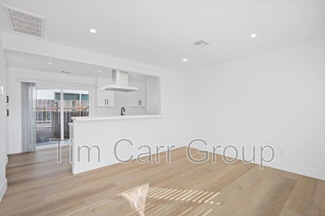 Building Photo - 243 E 20th St