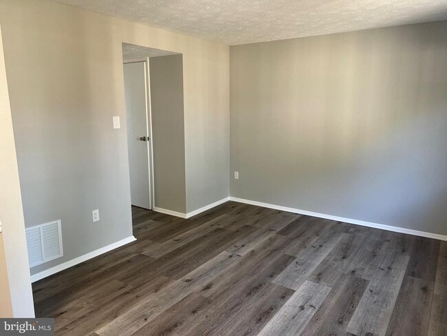 Building Photo - 132 Savannah Ct