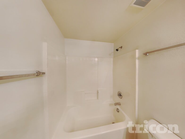 Building Photo - 16825 N 14th St