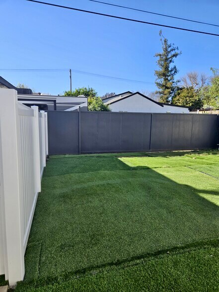 Building Photo - 6501 Hesperia Ave