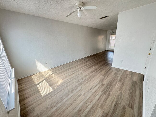 Building Photo - 1306 Monroe Loop