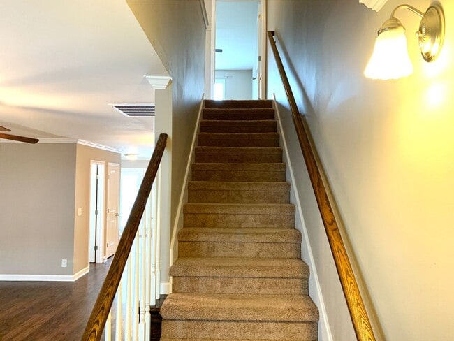 Building Photo - 318 Sam Houston Cir