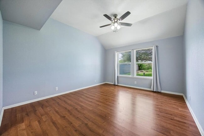 Building Photo - 124 Lago Grande Dr