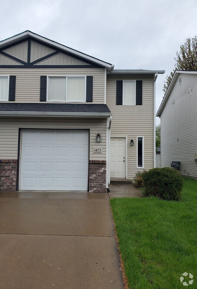 Building Photo - Duplex in CDA !