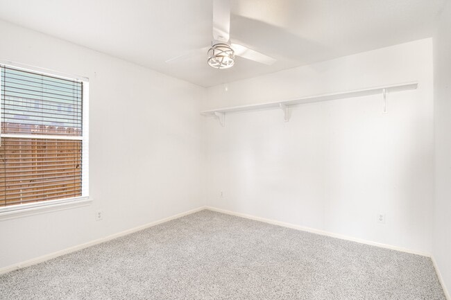 Building Photo - 14615 Rochelle Ct