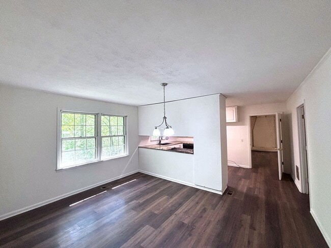 Building Photo - Private Wooded Retreat in Gainesville | 3 Bed | 2 Bath | Unfinished Basement