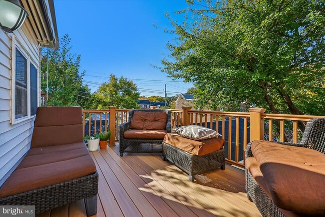 Building Photo - 4808 Fort Totten Dr NE