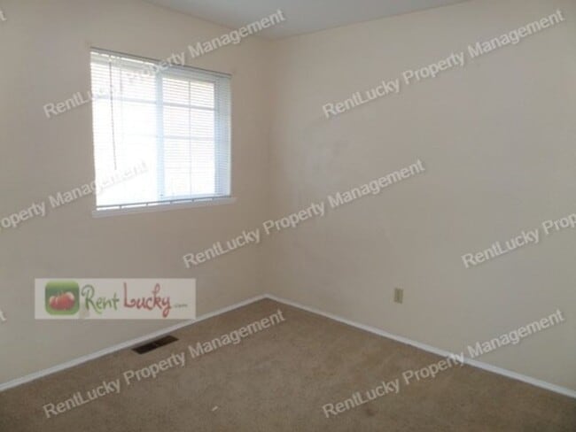 Building Photo - Beautiful 3-Bedroom Home in Sought-After F...