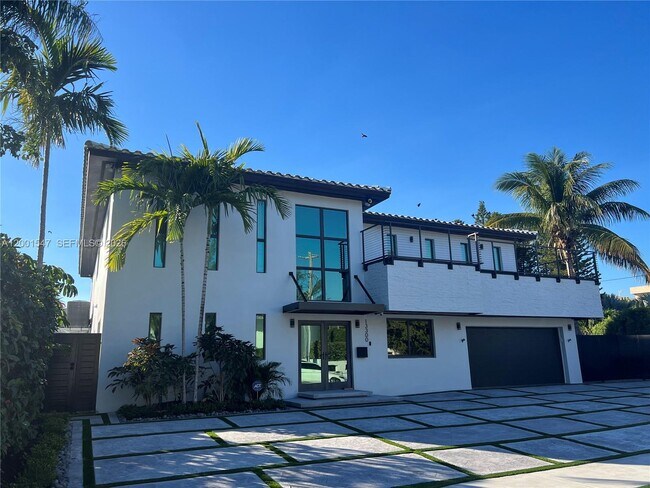 Building Photo - 13300 Biscayne Bay Terrace