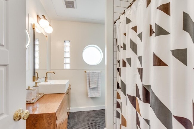 Building Photo - 3510 Columbine St