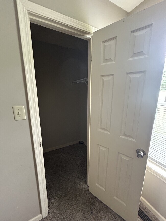 Building Photo - 2034 Carneal Ln