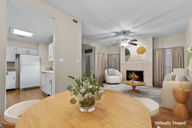 Building Photo - IMMEDIATE MOVE IN: West Campus 2 Bed/2 Bath