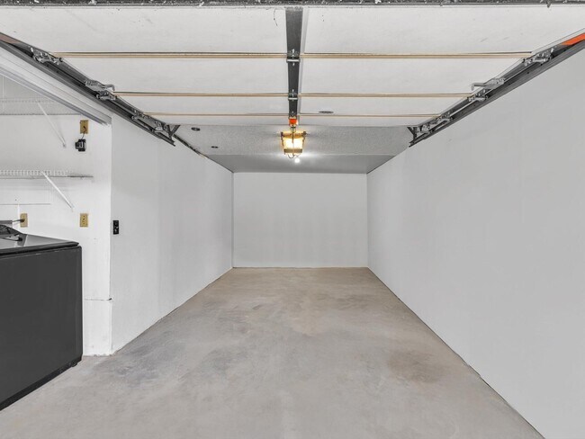 Building Photo - 12549 Woodmill Dr