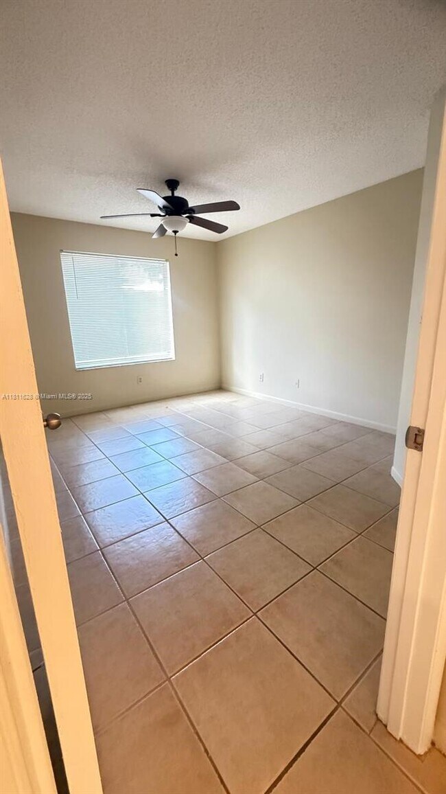 Building Photo - 1002 Coral Club Dr