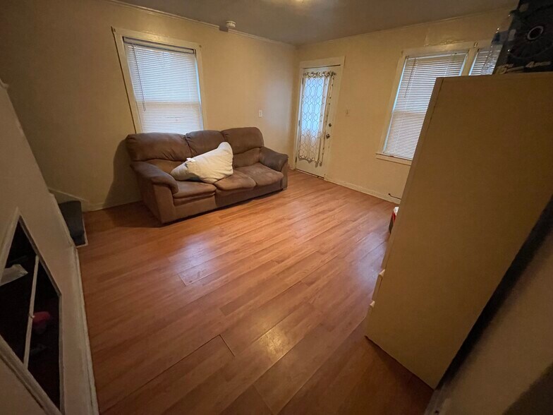 Building Photo - 337 Hemlock Dr