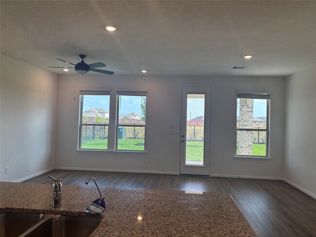 Building Photo - 4821 Vida Vis Dr