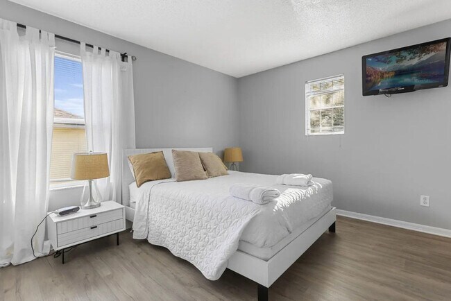 Building Photo - 8503 La Isla Dr