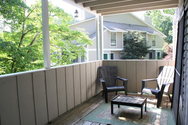 Building Photo - Just outside the perimeter at 75 and 285!