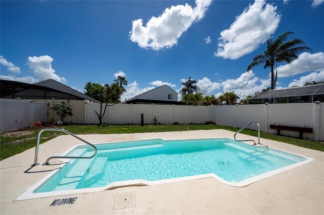 Building Photo - 4855 Kingston Cir