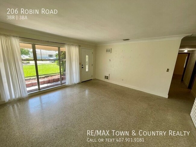 Building Photo - 206 Robin Rd