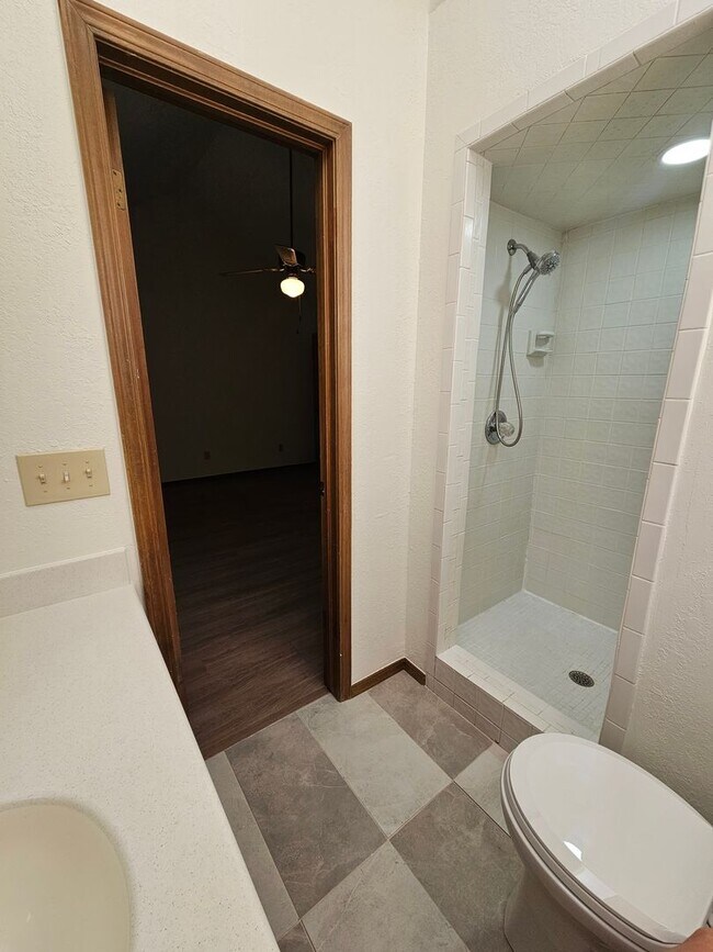 Building Photo - (3) Bed/(2) Bath in NW Norman Avail NOW!