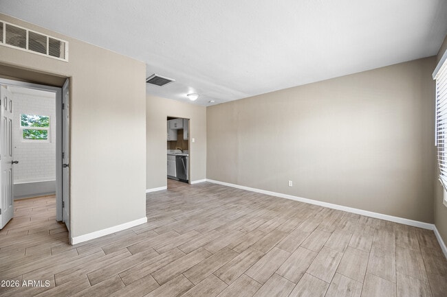 Building Photo - 907 N 22nd Pl