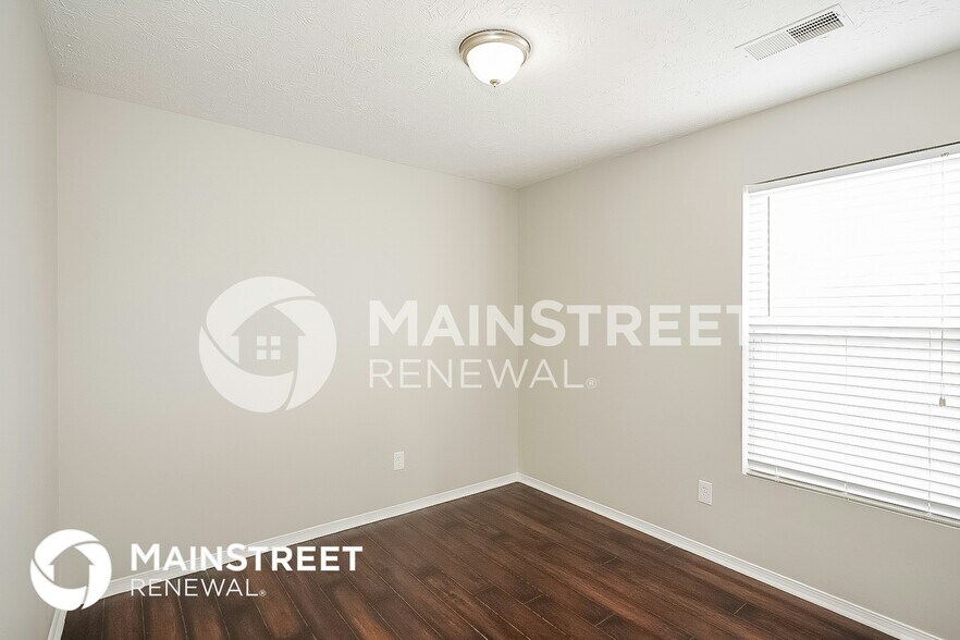 Building Photo - 2815 Creekbend Dr