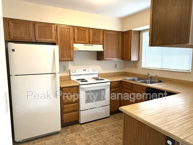 Building Photo - 2720 Sagebrush Dr
