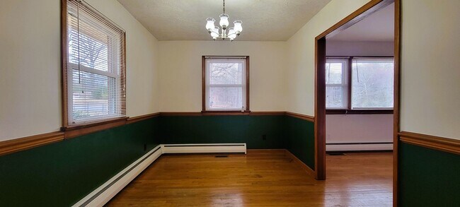Building Photo - Large brick rancher in Chesterfield County with private back yard.