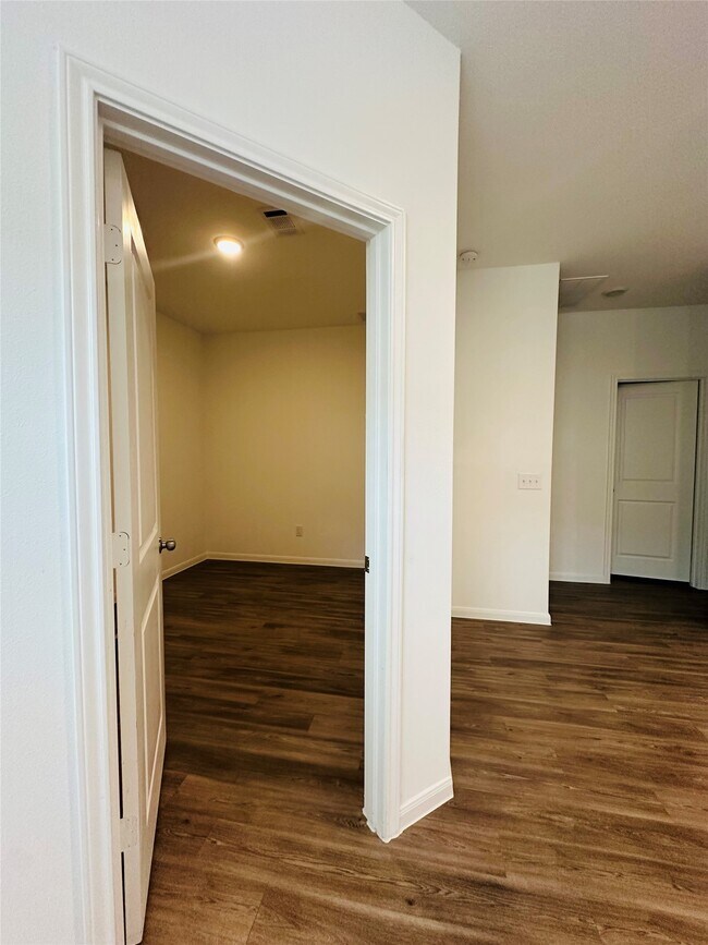 Building Photo - 309 Maple Bark Trl