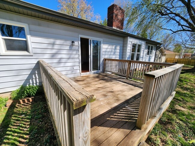 Building Photo - Spacious 3-Bedroom, 1.5-Bathroom Home AVAI...
