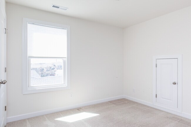 Building Photo - 1435 Tinos Overlook Way