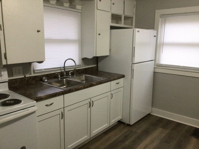 Building Photo - New Listing!! 2 Bedroom Home!