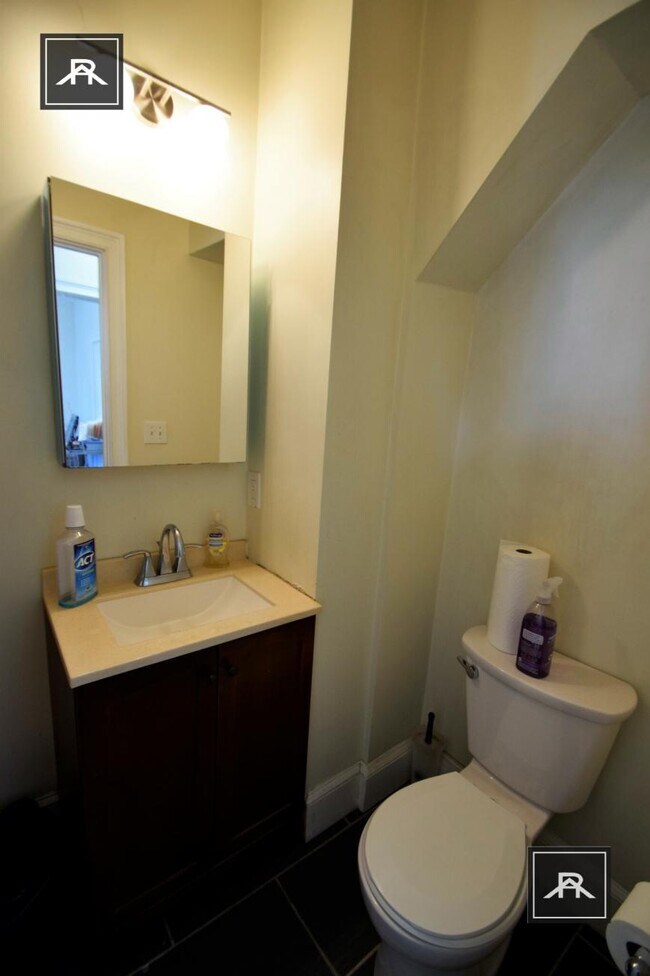 Building Photo - 3 bedroom in Medford MA 02155