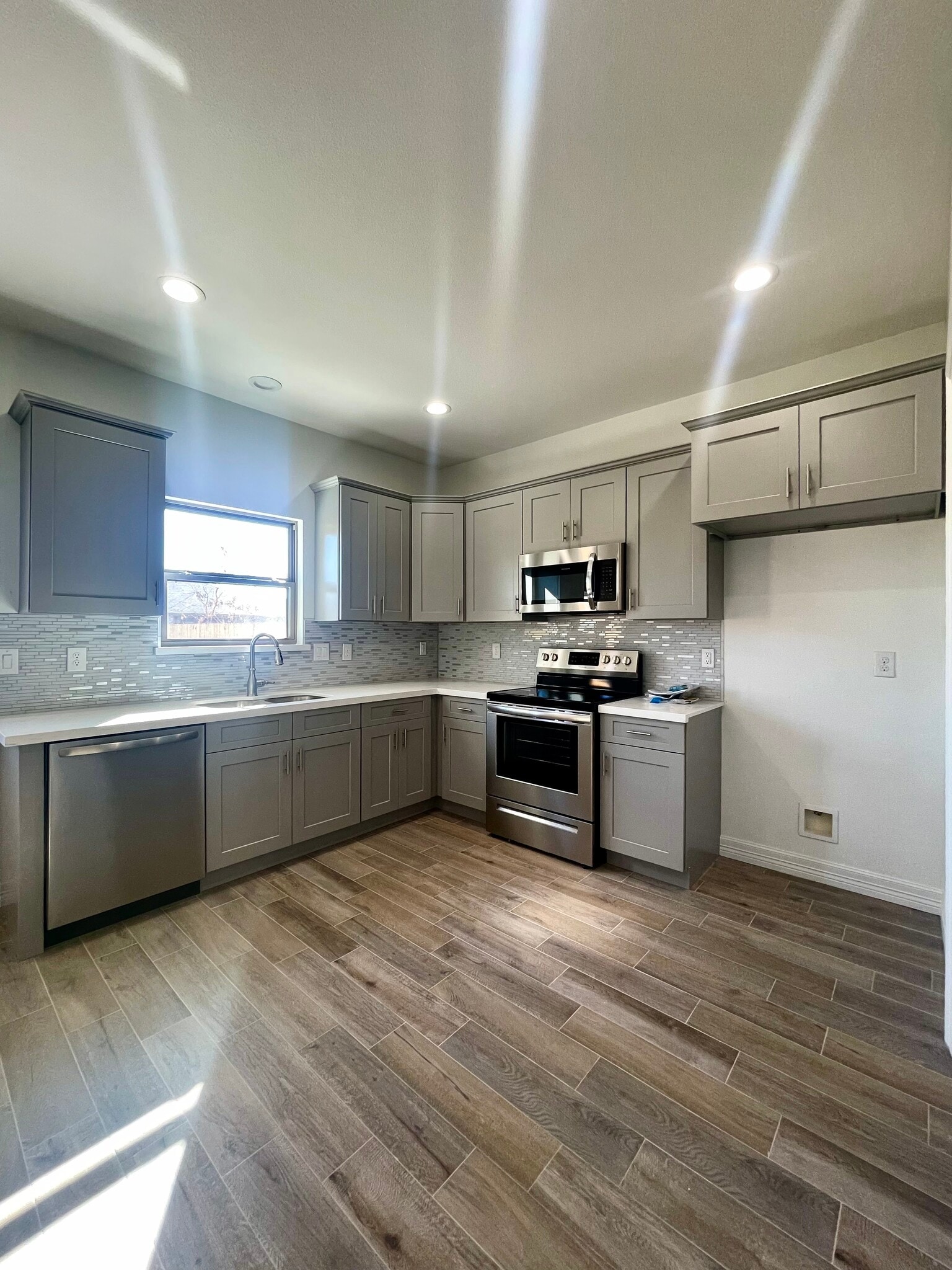 Kitchen Room - 2507 Ave G