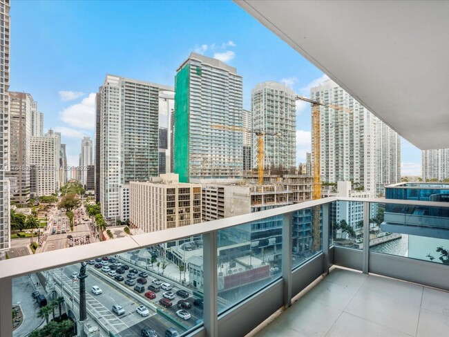 Building Photo - 200 Biscayne Blvd Way