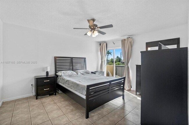 Building Photo - 3545 NE 167th St