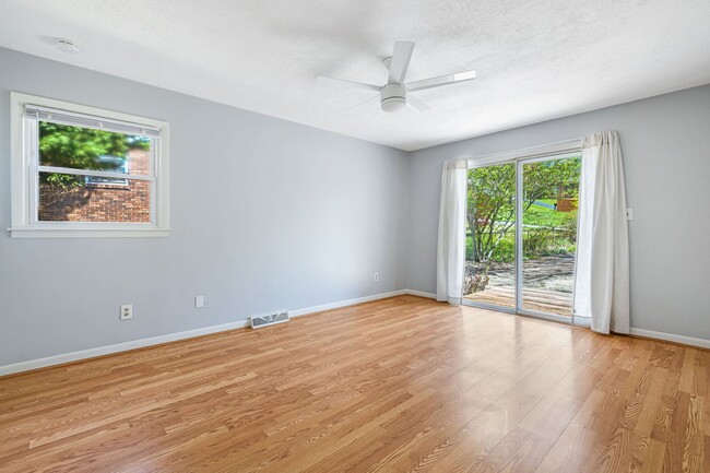 Building Photo - 3-Bedroom West Asheville Ranch with Bonus ...