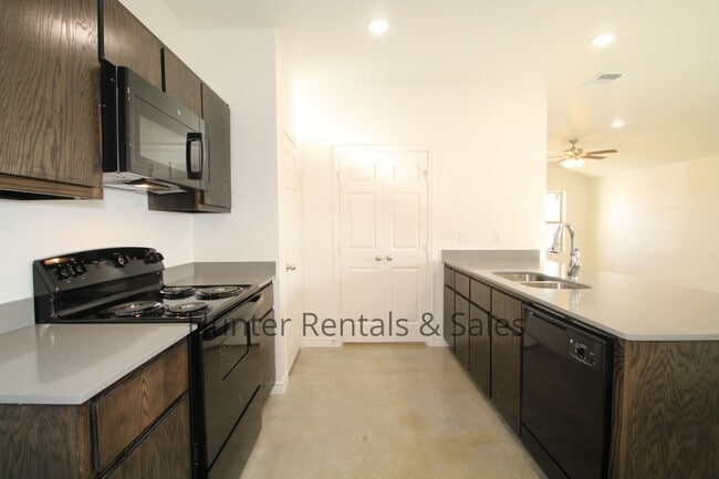 Building Photo - Exceptional 3 Bedroom Heights Duplex