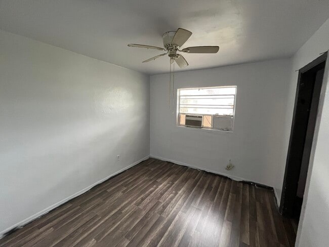 Building Photo - 1507 Ave I