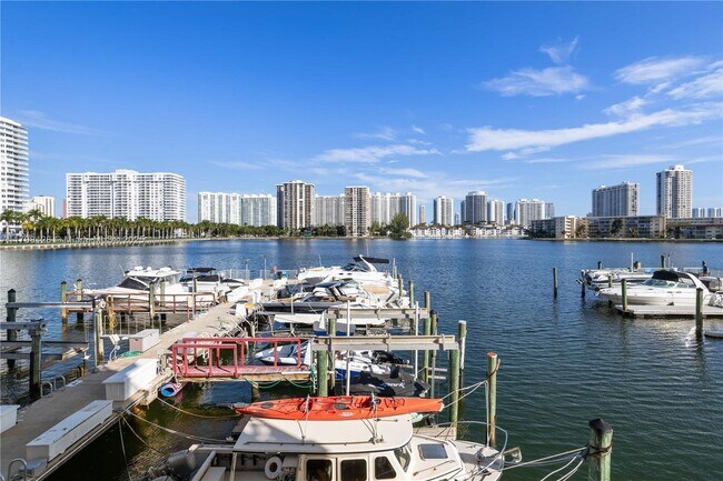 Building Photo - 18051 Biscayne Blvd