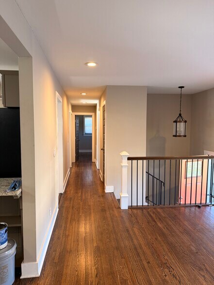 Building Photo - 237 Eisenhower Dr