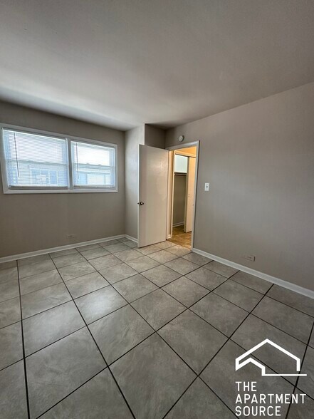 Building Photo - 9612 Ivanhoe Ave