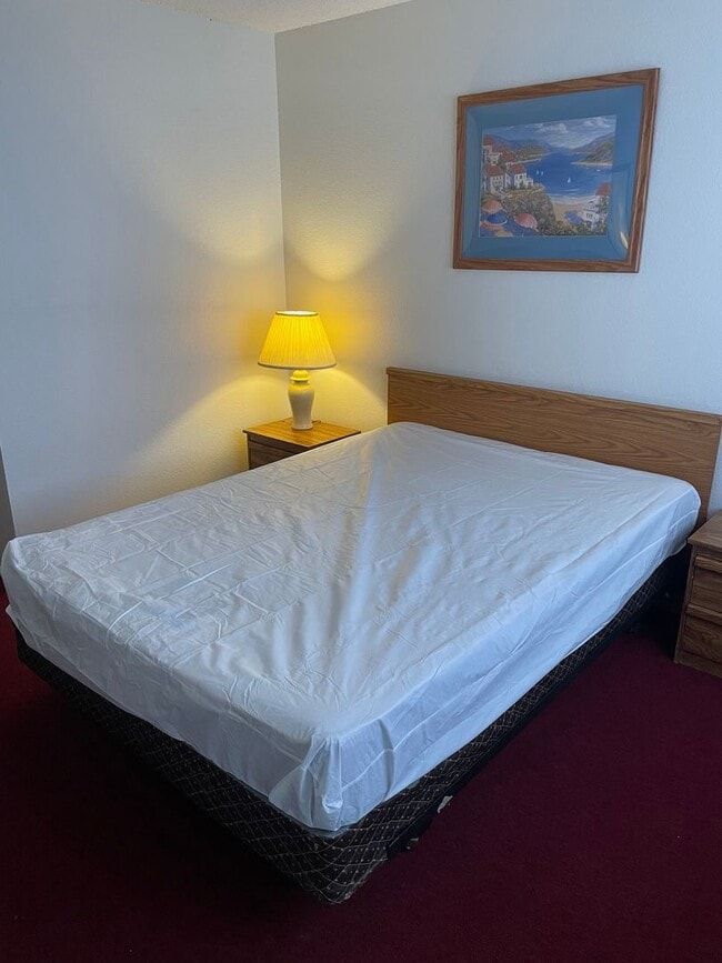 Building Photo - Studio Apartment on Las Vegas Strip - Close to all of the Excitement & More!!